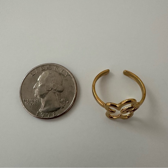 Gold Flower Ring - Picture 4 of 4